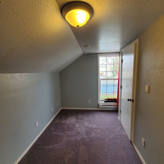 Building Photo - Pet Friendly 3 Bedroom with RV Parking, Close to Downtown Albany!