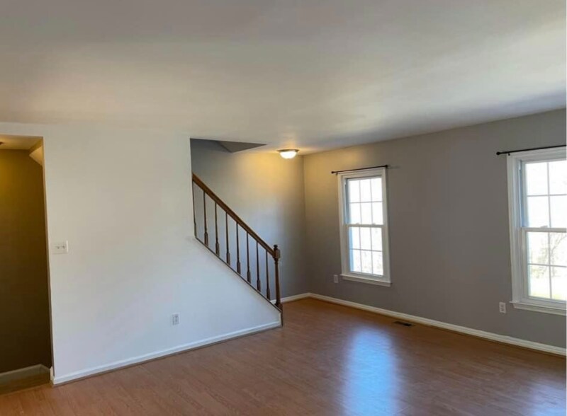 Building Photo - 204 Rolling Hill Ct