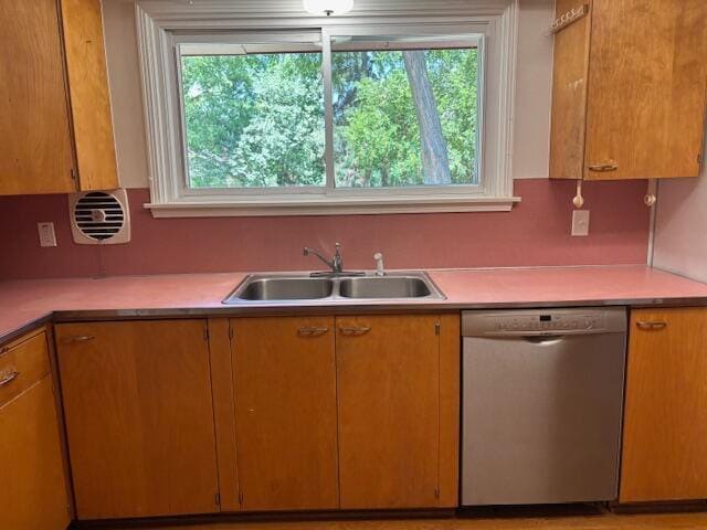 Building Photo - 580 Riverview Dr