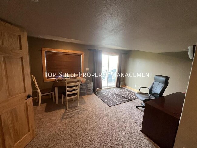 Building Photo - 332 NW Driftwood Dr