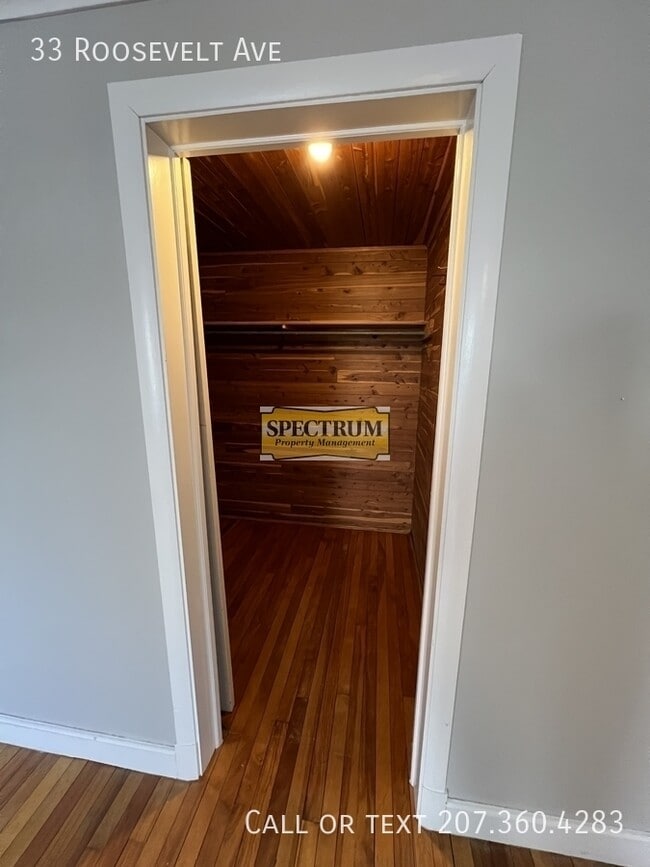 Building Photo - 33 Roosevelt Ave