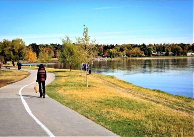 lake nearby - 2925 Newton St