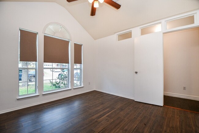 Building Photo - 9039 Martin Heights Dr