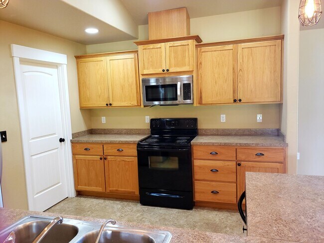 Building Photo - 3bedroom 2bath House