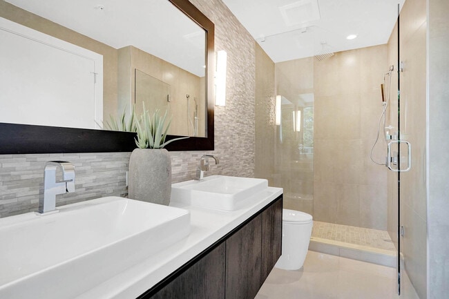 Building Photo - 3040 N Ocean Blvd