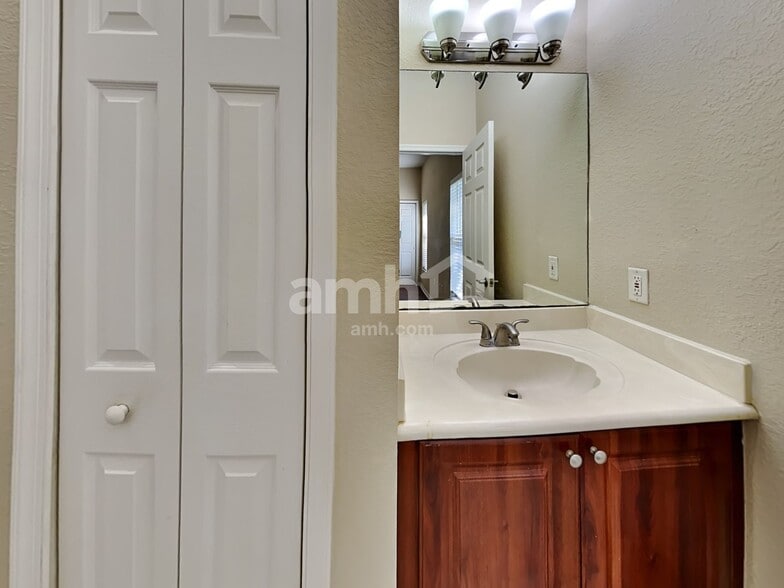 Building Photo - 2187 SW Algiers St