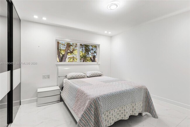 Building Photo - 12401 SW 72nd Ave