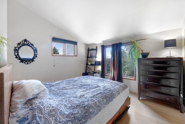 Building Photo - Amazing Custom Home