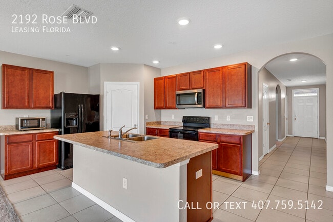 Building Photo - 2192 Rose Blvd