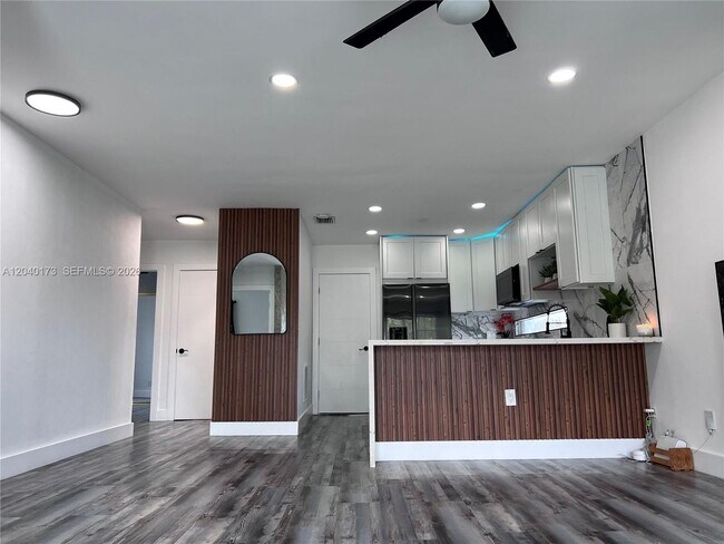 Building Photo - 2425 SW 26th Ln