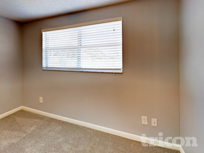 Building Photo - 8235 Donaldson Dr