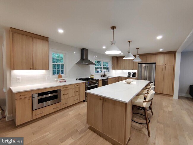 Building Photo - 9051 Laurel Hill Ct