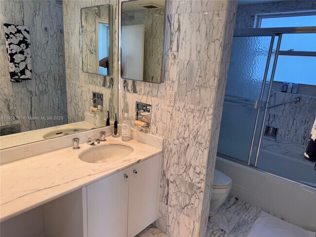 Building Photo - 200 Ocean Ln Dr