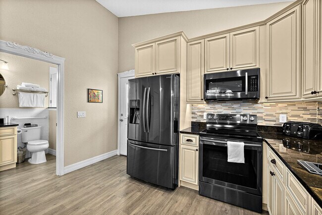 Building Photo - 104 Cedar St