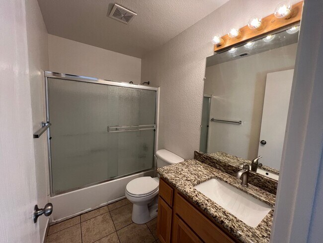 Building Photo - Two-bedroom upstairs apartment in Riverbank!