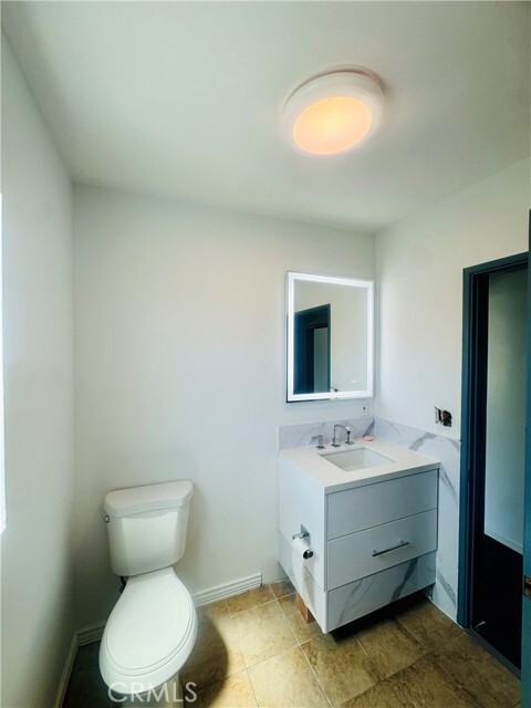 Building Photo - 1224 E La Palma Dr