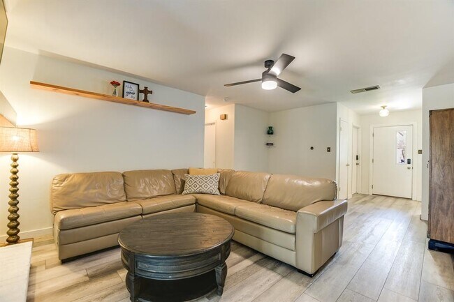 Building Photo - 6508 Sunnysky Way