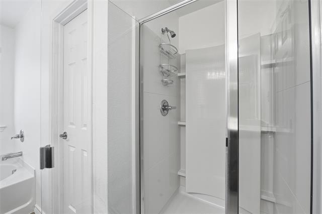 Building Photo - 10844 Live Oak Creek Dr