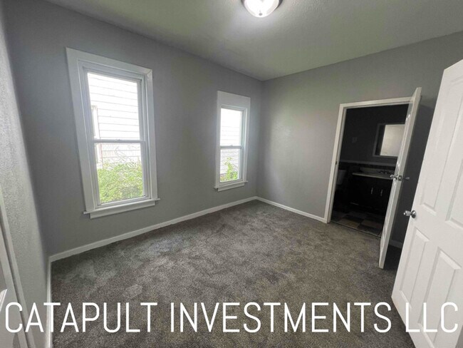 Building Photo - 1209-14 1/2 14 1/2 St