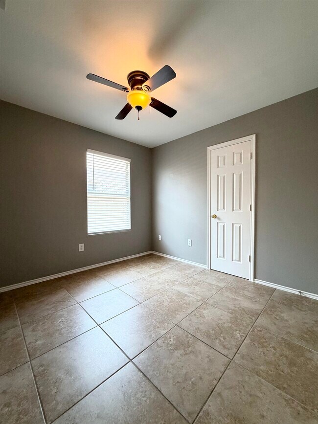 Building Photo - 11111 Revilla Dr