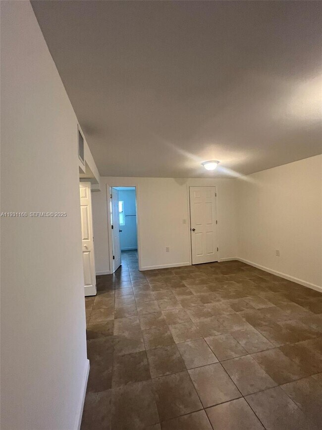 Building Photo - 9030 SW 40th Terrace