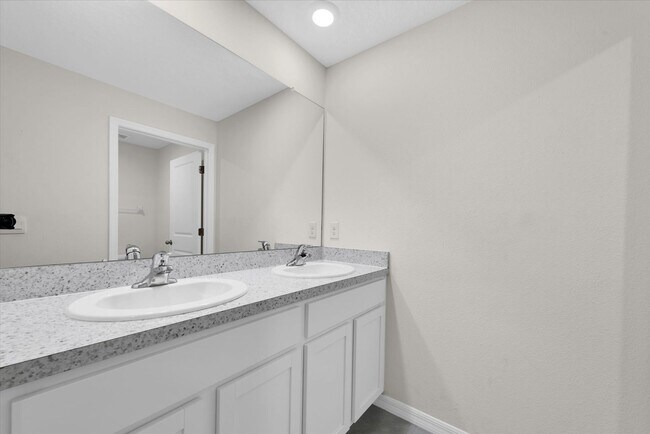 Building Photo - Available now in Wimauma | Spacious 5BR Home with 2,600+ Sqft