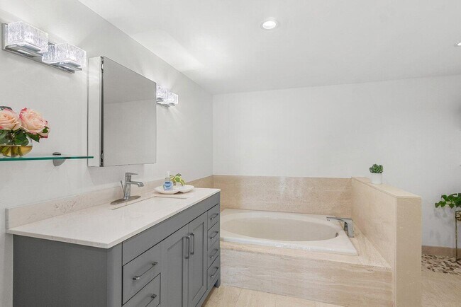 Building Photo - 4201 N Ocean Blvd