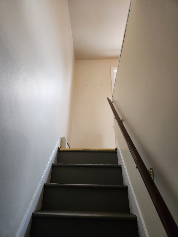 Building Photo - 119 S River St