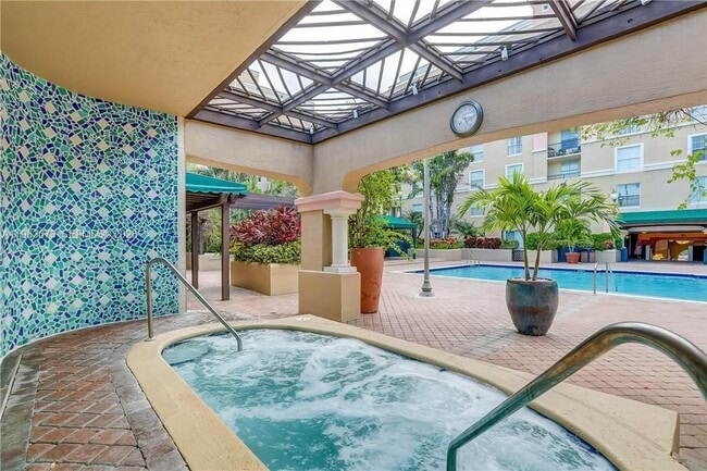 Building Photo - 520 SE 5 Ave