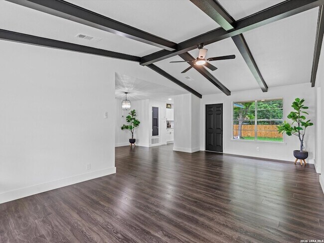 Building Photo - 5026 Lakewood Dr