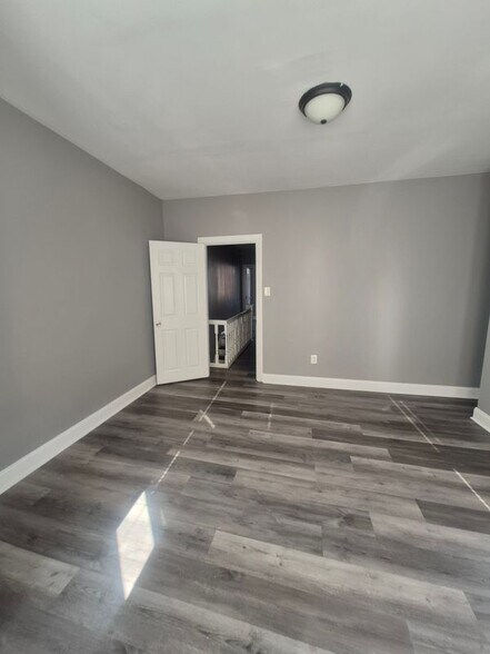 Building Photo - 114 N Yewdall St