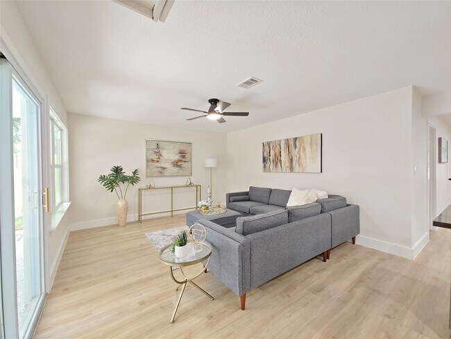 Building Photo - 9906 Bassoon Dr