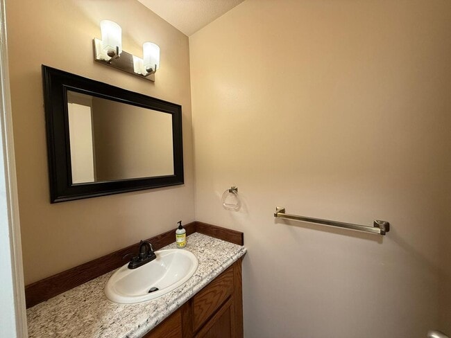 Building Photo - 3 Bed 2.5 Bath House In Leschi