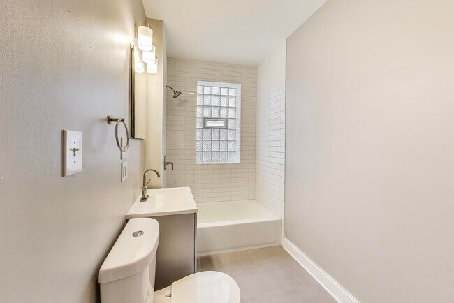 Building Photo - 4457 N Central Park Ave