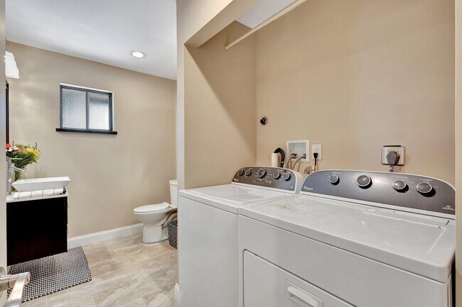 Building Photo - 5446 Reynolds Rd