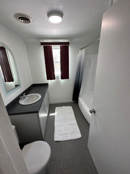 Building Photo - 14 Thill St