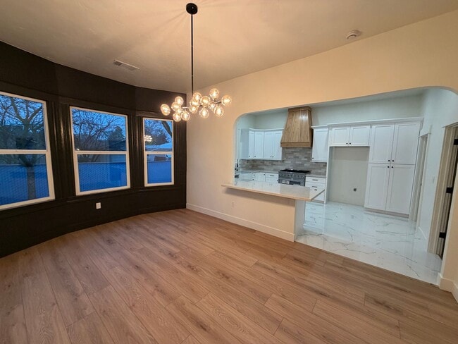 Building Photo - Home in the Heart of Old Town Clovis