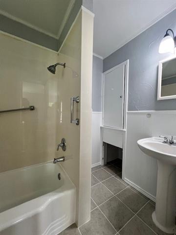 Building Photo - 327 S 4th St