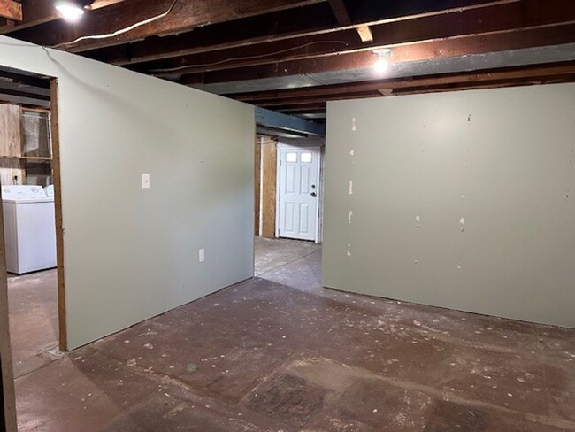 Building Photo - 9 W Highland Ave