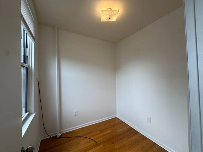 Building Photo - 30 Dikeman St