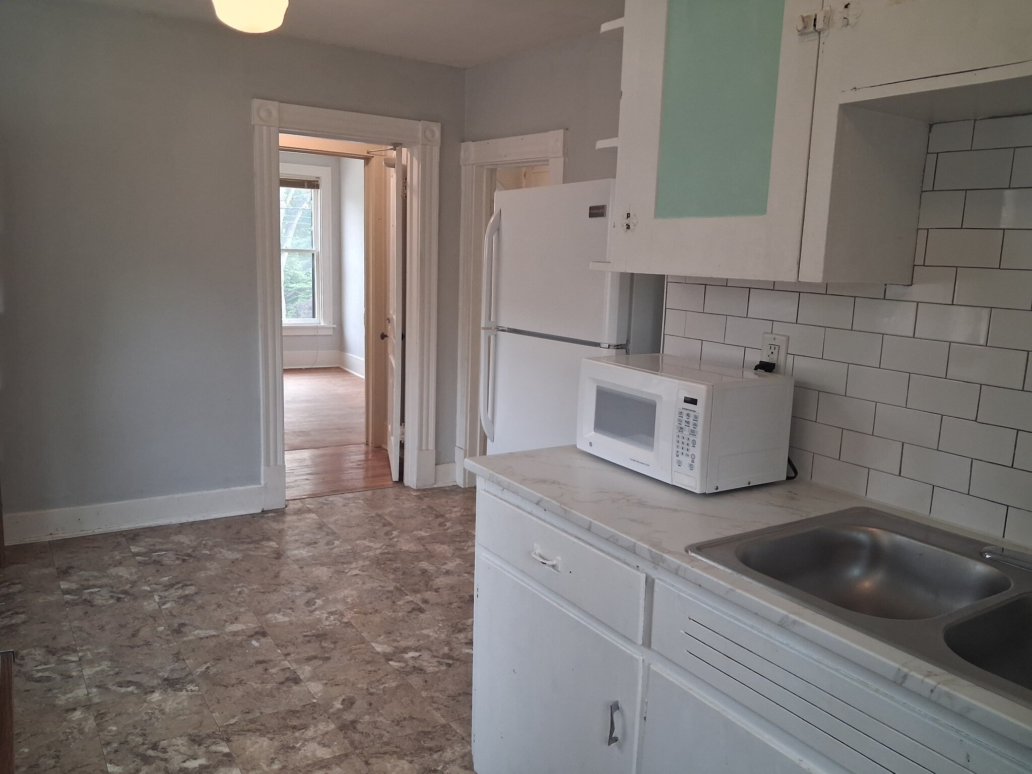 kitchen - 829 Miller Ave