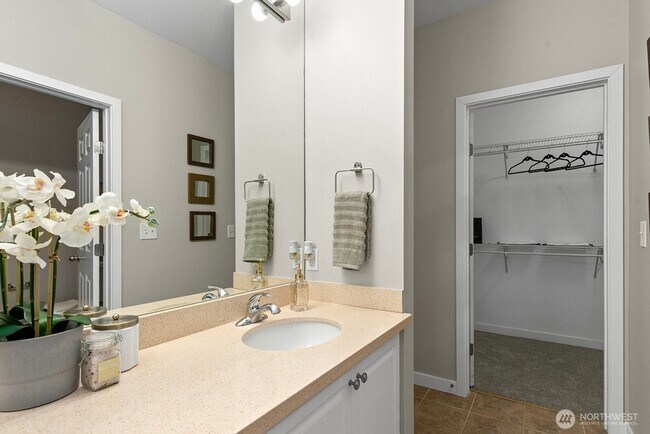 Building Photo - 401 S 51st Ct