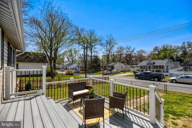 Building Photo - 1715 Tacoma Rd