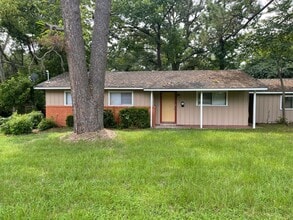 Building Photo - 3 Bedroom House Within Walking Distance of SFA