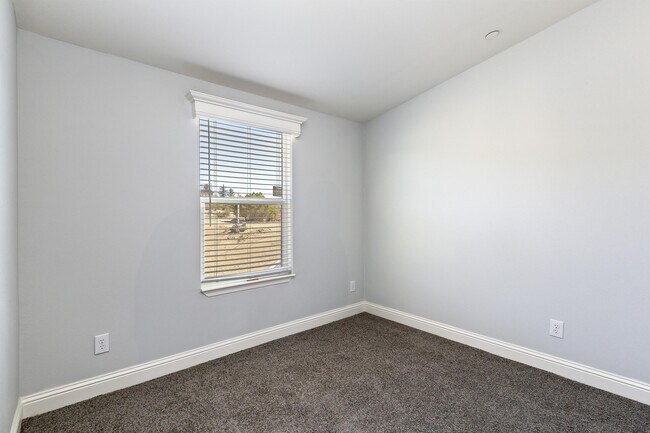 Building Photo - 60661 Chalet Dr