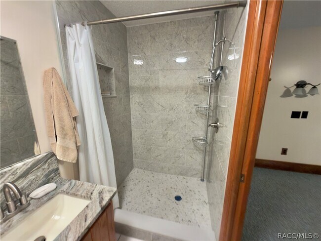 Building Photo - 6128 N Bayfront Dr