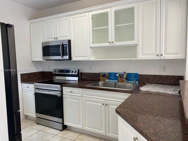 Building Photo - 771 E Mowry Ct