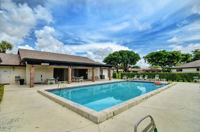Building Photo - "Spacious 2-Bed, 2-Bath Boynton Beach Gem with Modern Granite Elegance – 1400 Sq Ft!"