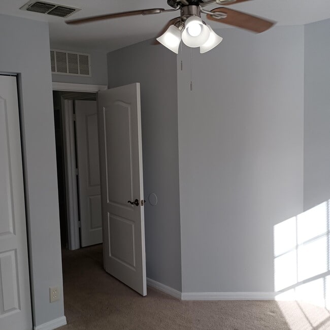 Building Photo - 2410 SE Santos Dr