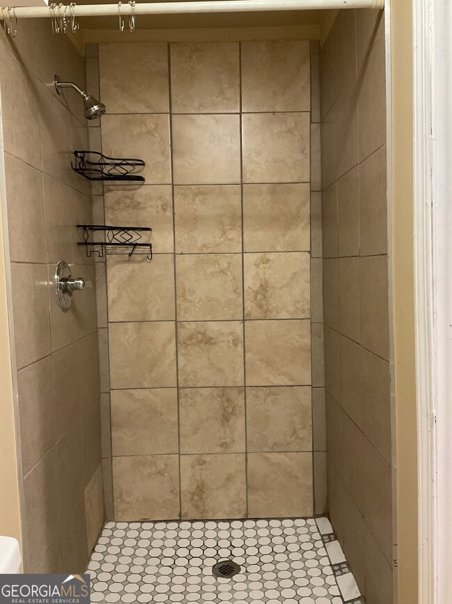 Building Photo - 6052 Pine St